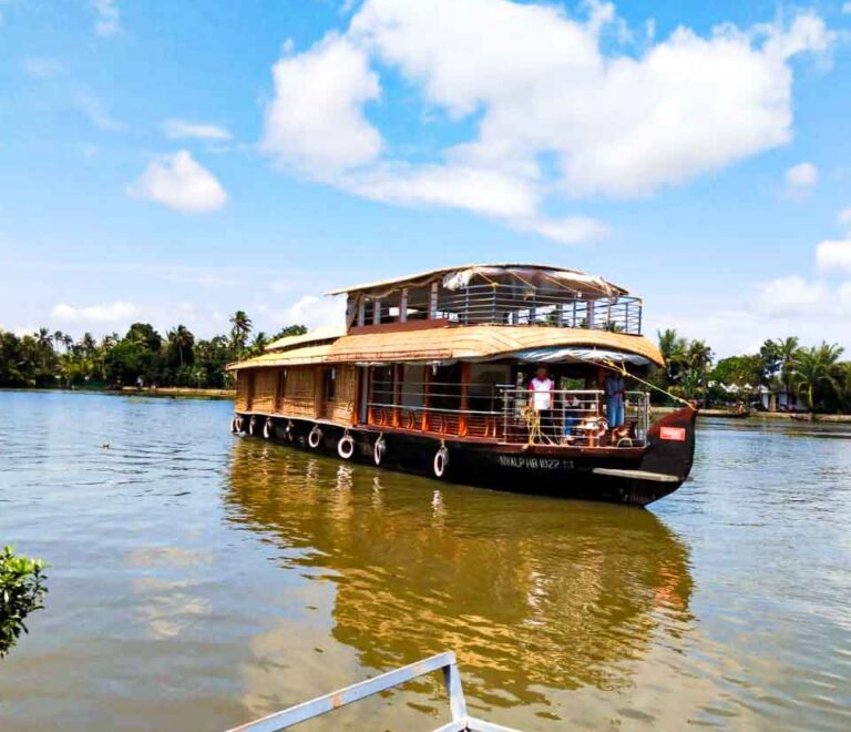 Alappuzha House Boating | Cochin airport taxi services 