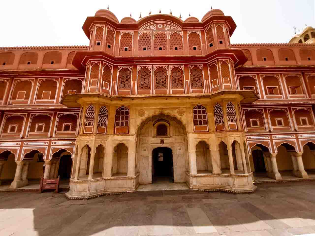 <mark><strong>Diwali location City Palace</strong></mark>“></figure>
<p style=