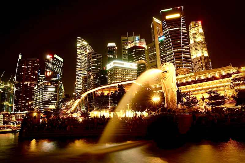 The Merlion statue with Marina Bay Sands in the background at Merlion Park, Singapore